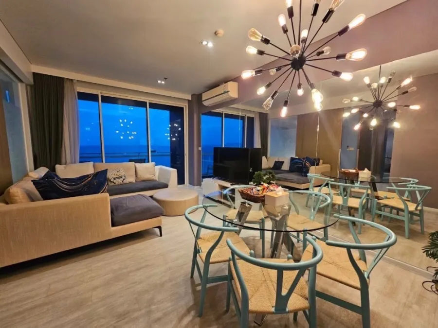 For rent: Veranda Residence Pattaya (Jomtien), 12th floor, corner room, very large, private, sea view, hurry and book now.