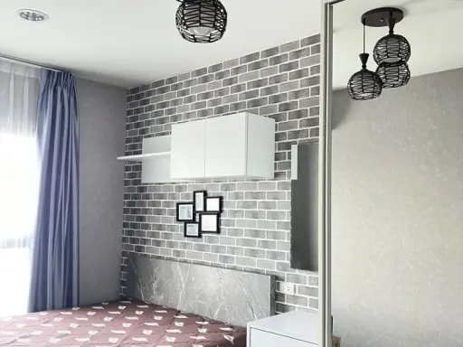 Plum Condo Central Station for rent, 10th floor unit. High-quality wallpaper and fully furnished. Book now!