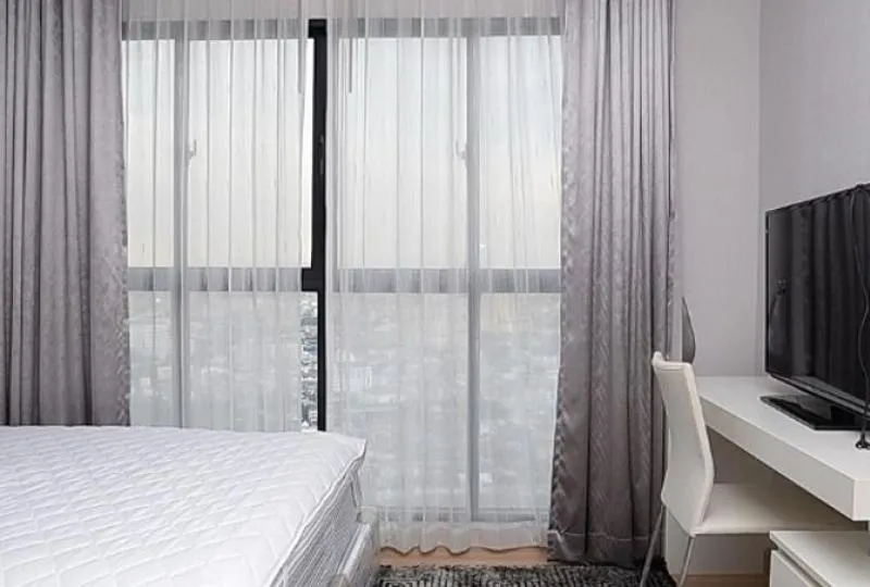 ให้เช่า Urbano Absolute สาทร-ตากสิน ห้องสวย ตกแต่งด้วยดอกไม้ ดูเรียบง่าย มองสบายตา เฟอร์ครบ