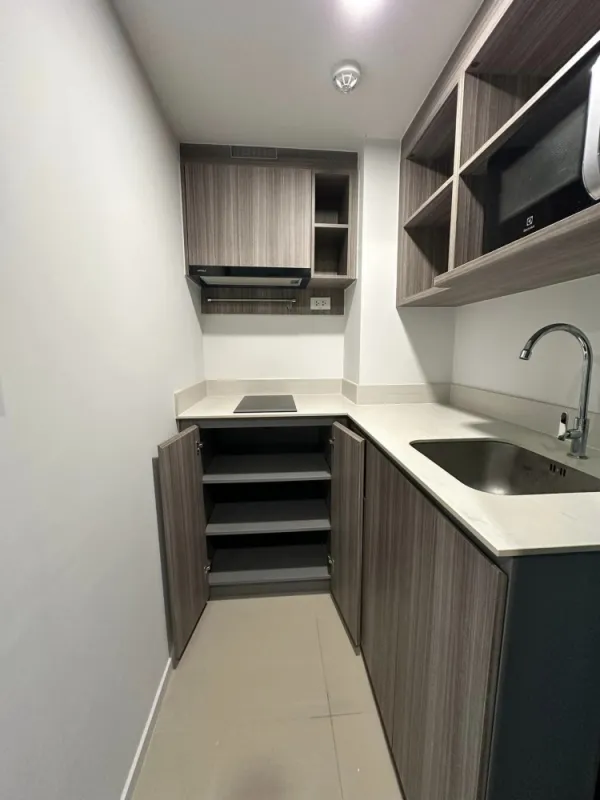 ขาย คอนโด ดิ ออริจิ้น สุขุมวิท 105 อยู่ตึกเดียวกับสระว่ายน้ำ พร้อม walk-in closet ลมเข้าตลอด ซื้อเลย