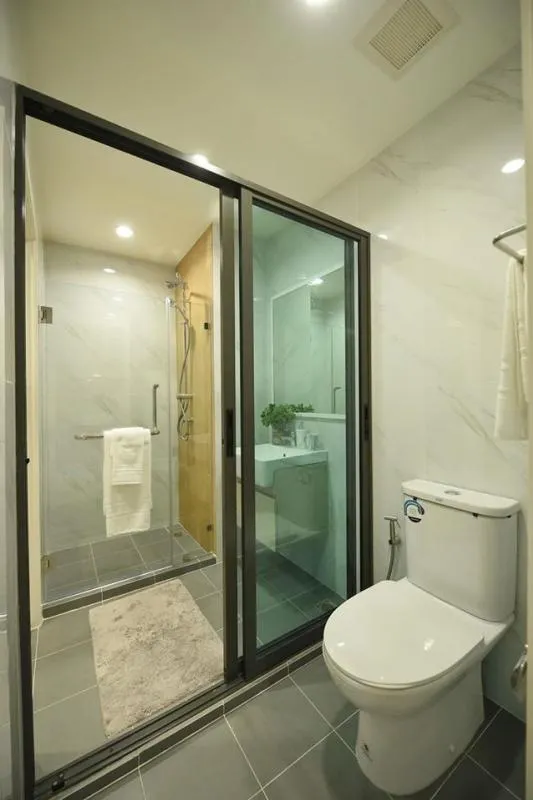 Condo sales down, The Excel Hideaway, Sukhumvit 50, size 30 sq.m., high floor, beautiful view first come first served.
