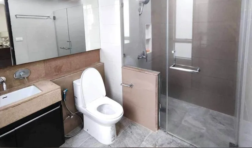 ขาย The Address Phathumwan ห้องมุม กว้างขวาง คนไม่พลุกพล่าน ตกแต่ง Buit-In หัวเตียงสวยๆ จองเลย