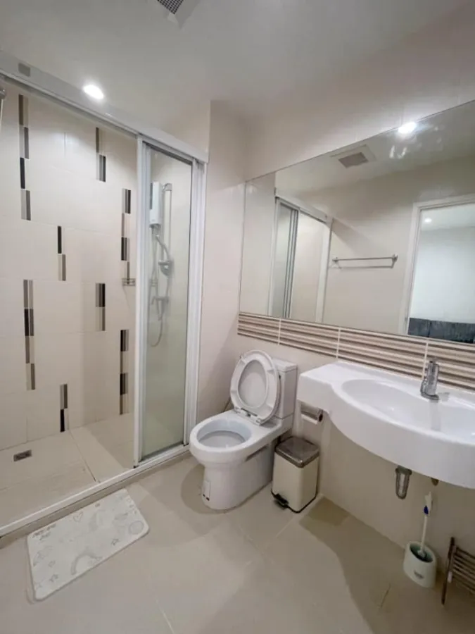 Condo for sale, Centric Tiwanon Station, high floor, city view without blocking buildings. The wind blows cold all day. Hurry up to buy.