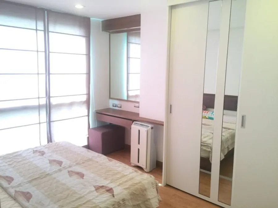 Selling Tree Condo Luxe Sukhumvit 52, good location, near the train station, convenient to travel.