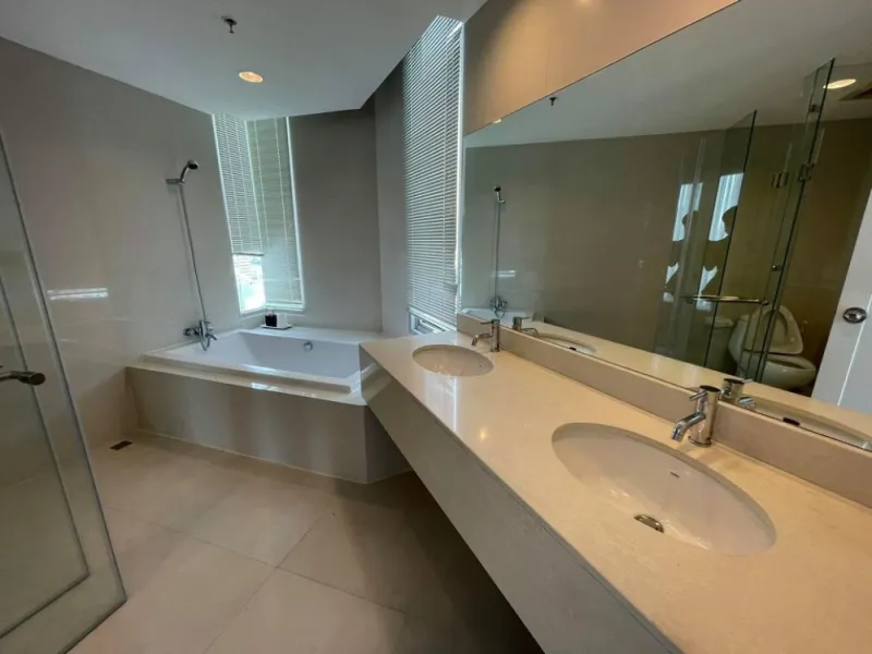 คอนโด จามจุรี สแควร์ เรสซิเด้นส์ 3 ห้องนอน 4 ห้องน้ำ พร้อมห้องแม่บ้าน ห้องใหญ่ แบบนี้หาไม่ได้แล้ว