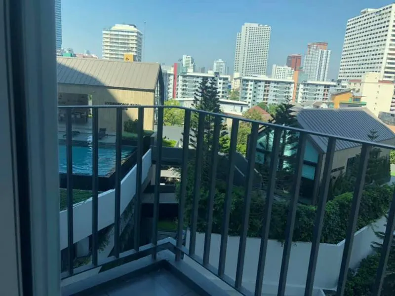 Condo for sale Chapter one Eco Ratchada Huai Khwang, corner room, 1 bedroom, fully furnished, ready to move in, great view, urgent