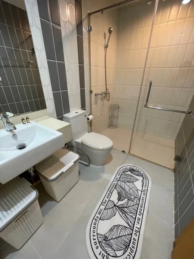 Super Wow Circle Condominium for rent or sale, high floor room, good view, excellent decoration, guaranteed. Finfer, hurry to reserve.