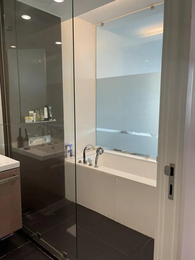 For rent, 185 Ratchadamri, the most popular furniture, full of huge wardrobes. The room is ready Hurry up to reserve now.