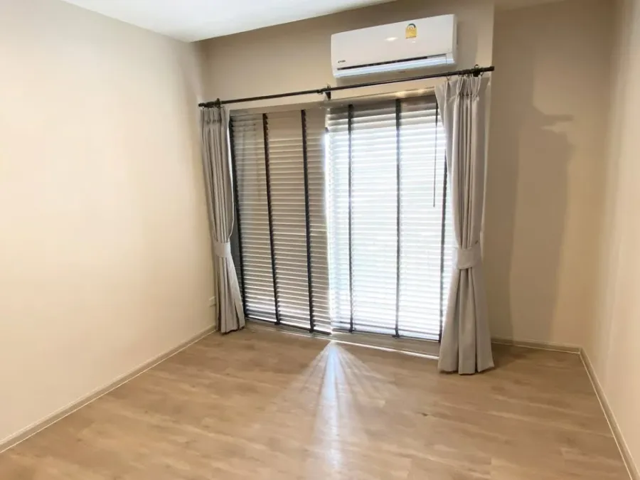For sale Noble Above Ruamrudee ชั้น 8. Corner unit. ระเบียงใหญ่ ซื้ออยู่เองก็ดี ลงทุนก็ปัง จองเลย