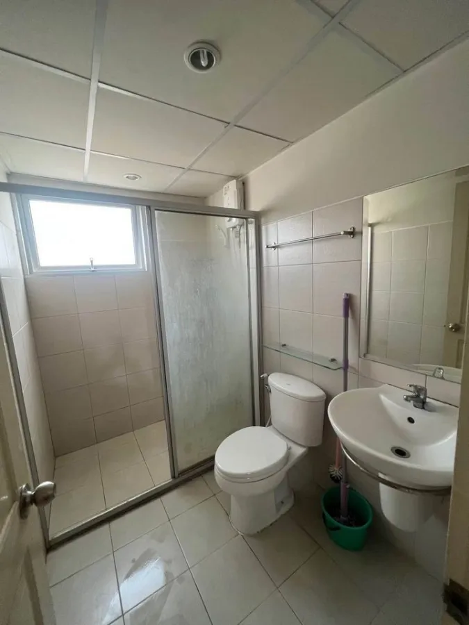 For rent, Supalai Park Kaset, pool view, 6th floor, complete with electrical appliances. If interested, hurry up to reserve, don't just look around.