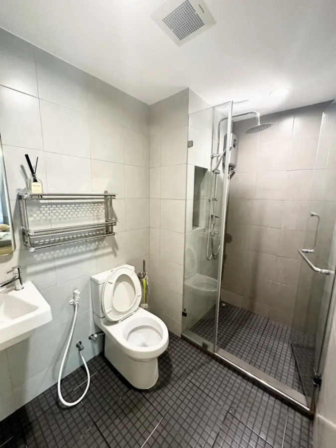 For rent urgently!! Condo Elio Sukhumvit 64, complete facilities. Ready to move in. Don't miss it!!