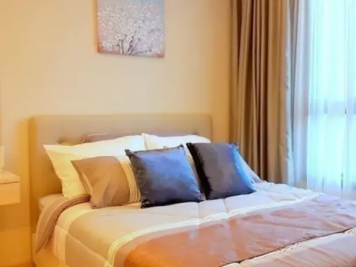 Rent / sell H Condo Sukhumvit 43 fully furnished, high view, can't miss it.