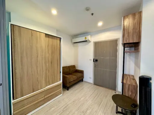 For sale: Ideo Mobi Bang Sue Grand Interchange, high floor, separated rooms, beautifully decorated, suitable for living. Don't wait.