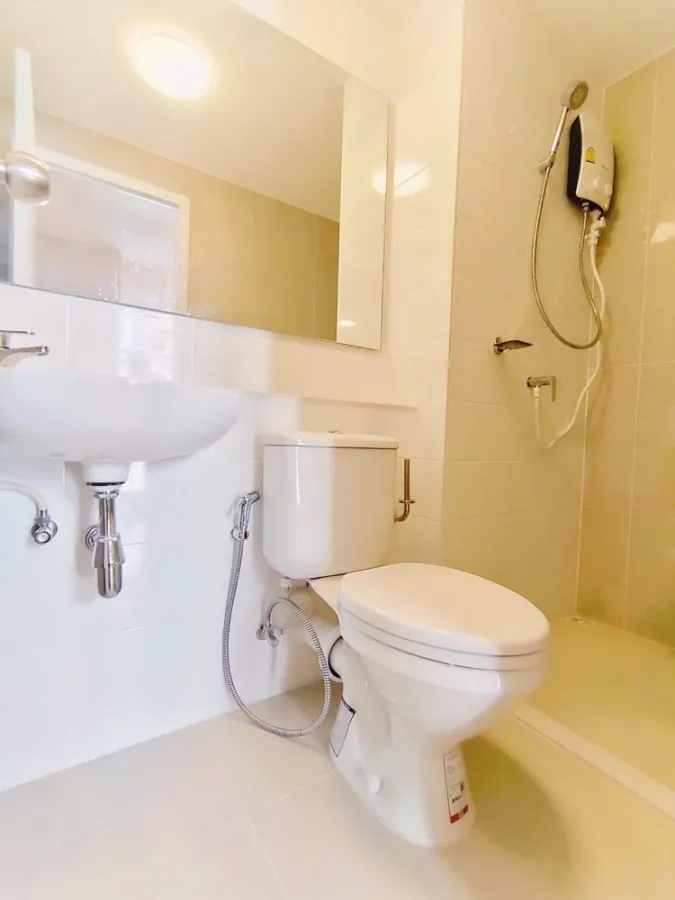 For sale or rent Plum Condo Chaengwattana Station Phase 3, Building C, 5th floor, fully furnished, ready to move in, reasonable price, don't miss out.