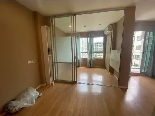 For rent Lumpini ville onnut 46, nice room, good location, full facilities, at a very good price. Hurry and book now.