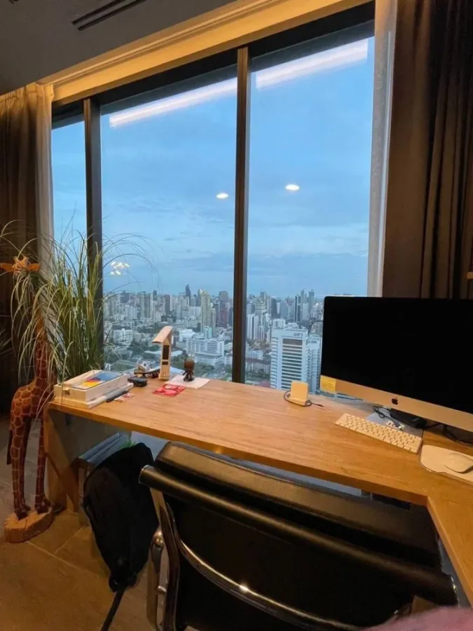 For sale, for rent!! Condo The Es at Singha Complex, Penthouse room, Rare Item, the most luxurious project next to MRT!!