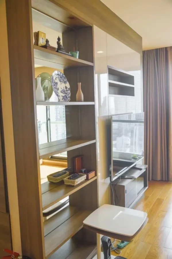 For sale or rent, The Address Sathorn, 2 bedrooms, lots of usable space. Comes with complete amenities. Book now.
