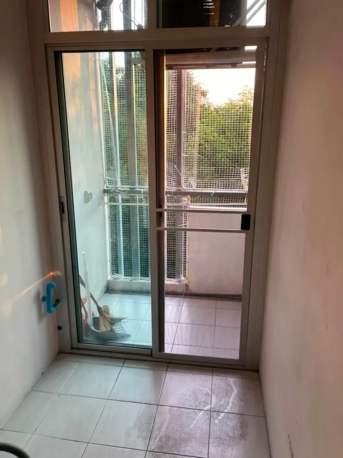 Condolette 624 Ladprao for rent. Beautiful garden view with green trees. Bright and airy, no need for lights during the day, and enjoys better air qua