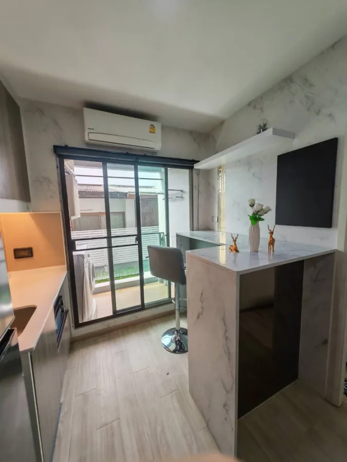 ให้เช่า Feel condo ลาดพร้าว 33 *บิ้วอิน-Built-in ทั้งห้อง *กระเป๋าใบเดียวเข้าอยู่ได้เลย ชั้น​ 2 (อยู่สบายหรูหรา เงียบสงบ) มาก่อนได้ก่อนห้องไปเร็วมาก
