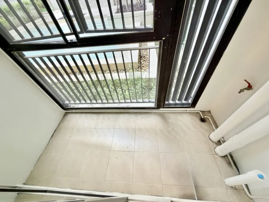 Selling Plum Condo Chaengwattana Station, Phase 2. Features include moisture-resistant and termite-proof SPC flooring, built-in cabinets for organized