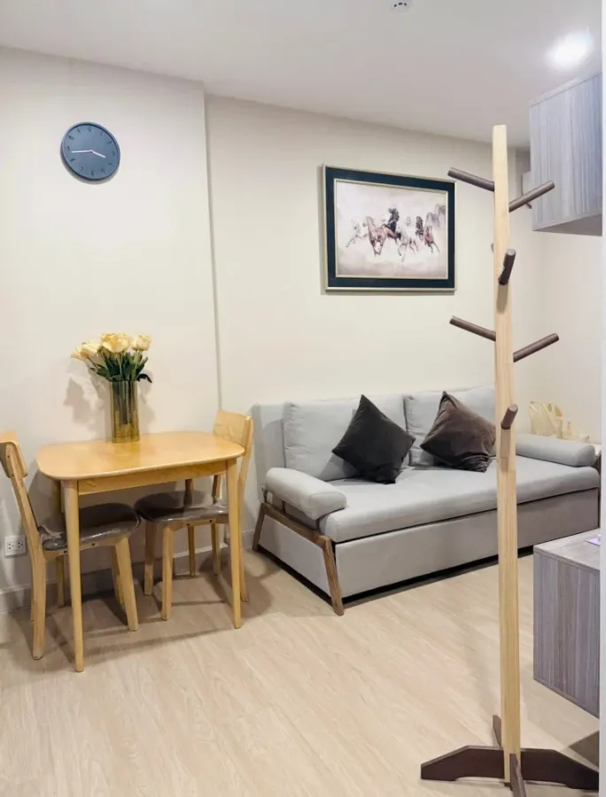 For rent: Knightsbridge Phaholyothin-Interchange. Beautifully decorated unit with complete furnishings. Don't miss out!