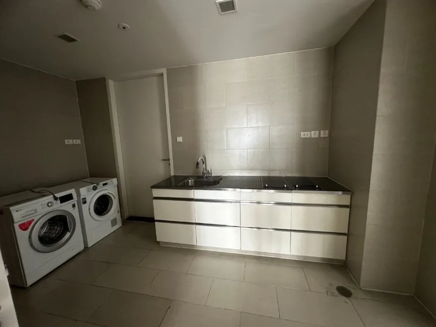 Condo for sale, rent, The Met, very large room, separated into sections, beautifully decorated, ready for you to move in. Hurry and reserve before it