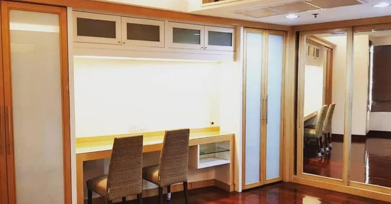 For rent, Urbana Langsuan Condo, beautifully decorated room Fully furnished. Book now.