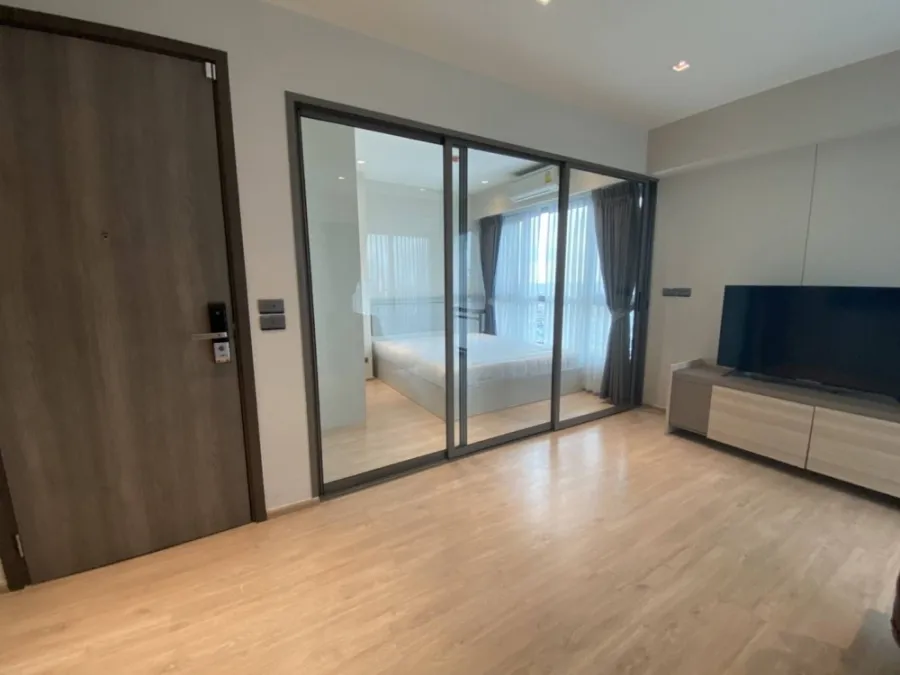 For rent, Whizdom Station Ratchada-Thapra, 31st floor, spacious room, comfortable, fully furnished, book now.