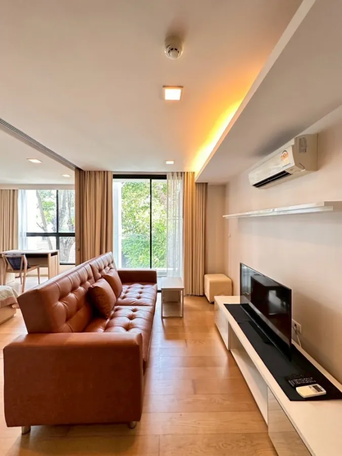 Sell/Rent Liv@49 Sukhumvit 49 room decorated in modern colors. The furniture is ready to move in. You can't reserve it anymore.