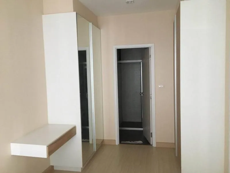 Big rooms have arrived. 2 bedrooms are very rare. Let me tell you. If you are slow, you will miss it. The room is fully furnished and ready to move in. Rent The Privacy Rewadee