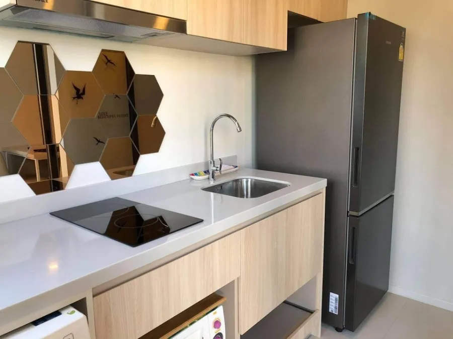 Condo for sale, The Nest Sukhumvit 64, decorated in white tones. Lots of usable space The furniture is complete like this, so you have to hurry.