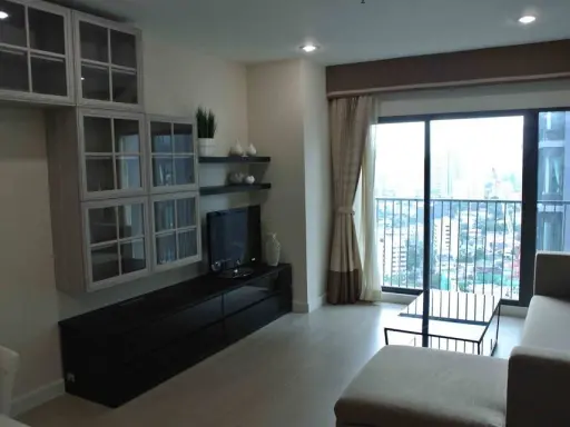For rent: Noble Remix Sukhumvit 36, 24th floor, comes with complete furniture and electrical appliances. Book now, urgent.