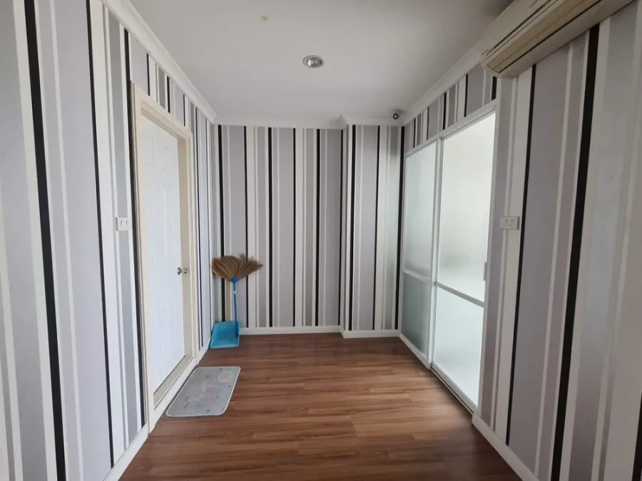 Sell and rent lumpini suite Pinklao nice decoration room Install wallpaper in the whole room. Affordable price. Don't miss it.