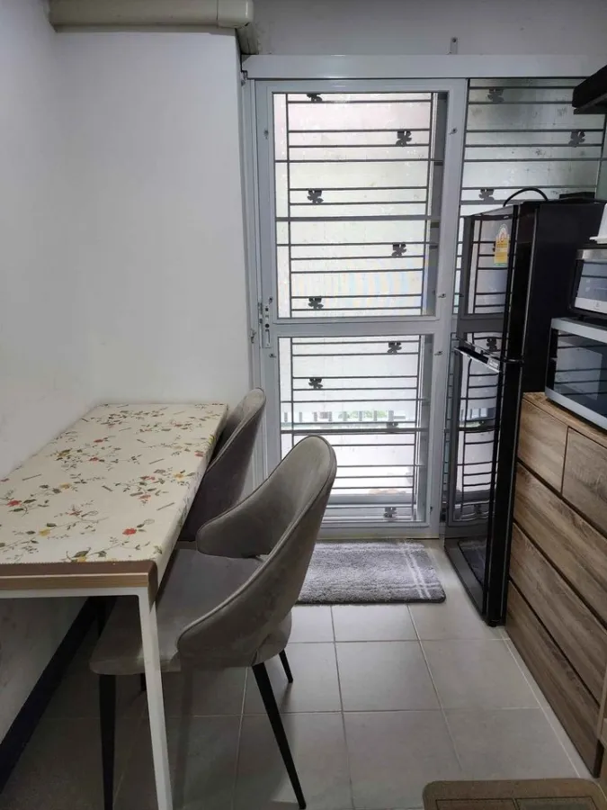 For rent: The Niche ID Seri Thai, blue-navy tone room, beautiful and comfortable to the eyes, complete facilities, don't miss it.