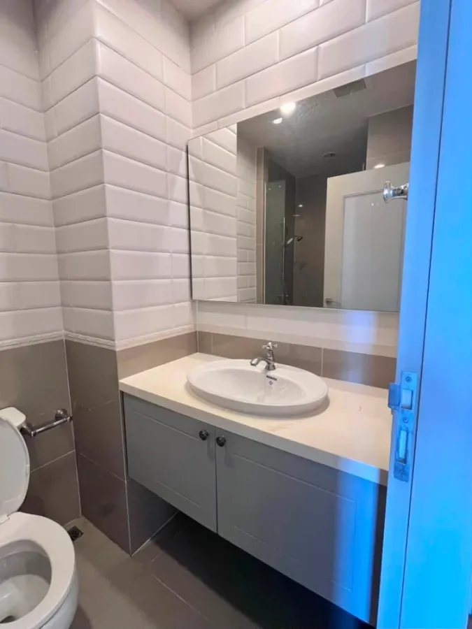 Selling The Editor condo, 20th floor. Fully furnished with all amenities. Unobstructed view. Book now!