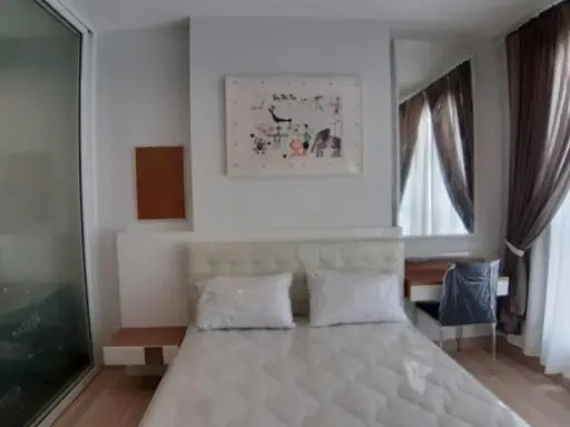 Selling The Hotel Serviced condo, decorated in white tones, looks clean, beautiful, livable, east side, fully furnished