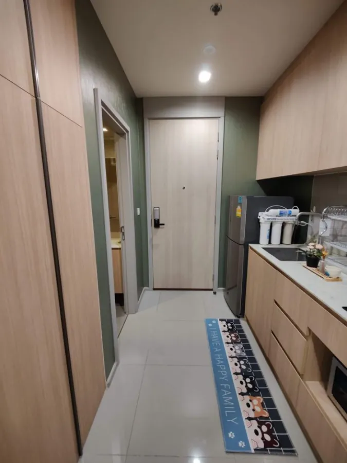 For rent M Jatujak, Building A, 18th floor, has a beautiful city view. Plus, the wall is attached to the wall around the room. Do not book, regret ins