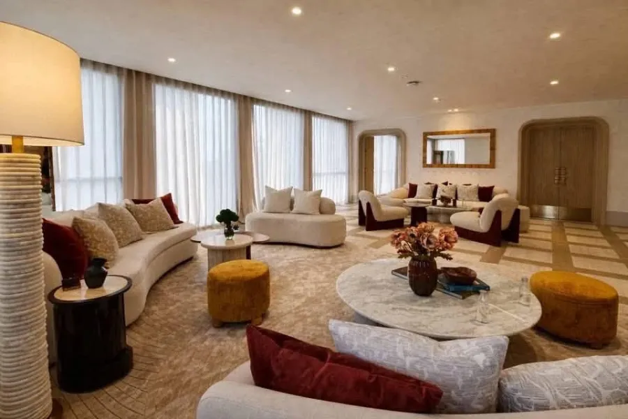 ✨ Urgent rental! Luxury pet-friendly condo, Via Sukhumvit 61, near BTS Ekkamai. 1 bedroom, 1 bathroom, 52.5 sq m, 2nd floor. Spacious and private room
