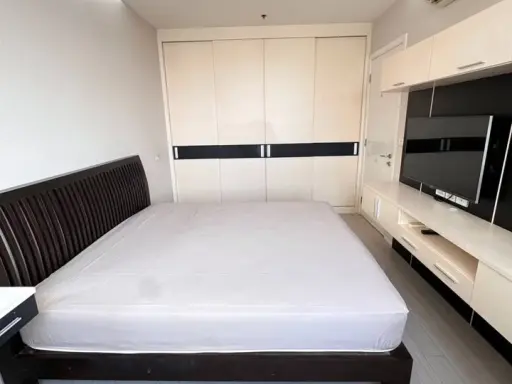 Urgent sale! TC Green Rama 9, fully furnished unit with high-quality built-in furniture. Book today! Don't miss out! images