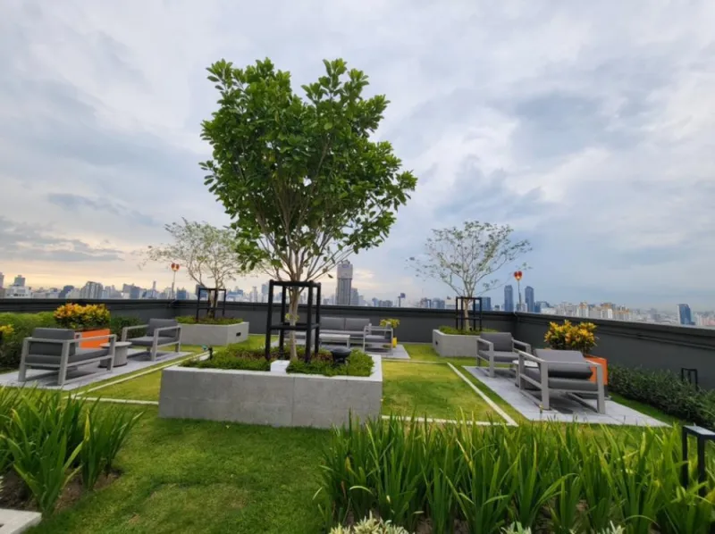 ให้เช่า The Base Phetchaburi-Thonglor ห้องใหญ่ห้องมุม เฟอร์นิเจอร์และเครื่องใช้ไฟฟ้าครบ หิ้วกระเป๋าเข้าอยู่ได้เลย