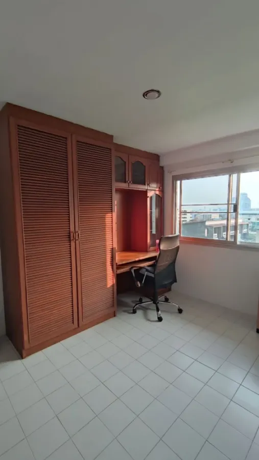 Condo for rent: The Waterford Rama 4, large room, comfortable, lots of usable space, affordable price, book now.