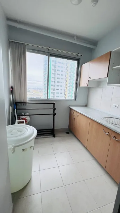For rent: Supalai Park Kaset, 10th floor, Building B, pool view. Ready to move in with just your luggage.