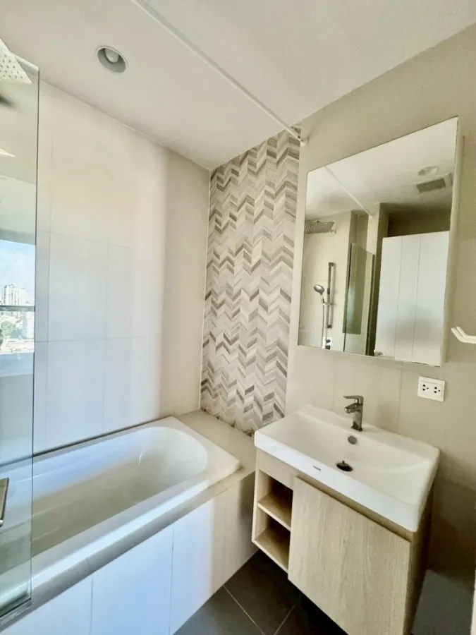 [FOR RENT] Oka Haus Sukhumvit 36 | High-Floor 1-Bed with Bathtub & Open City View (East Facing) 🏢🛁🌅✨