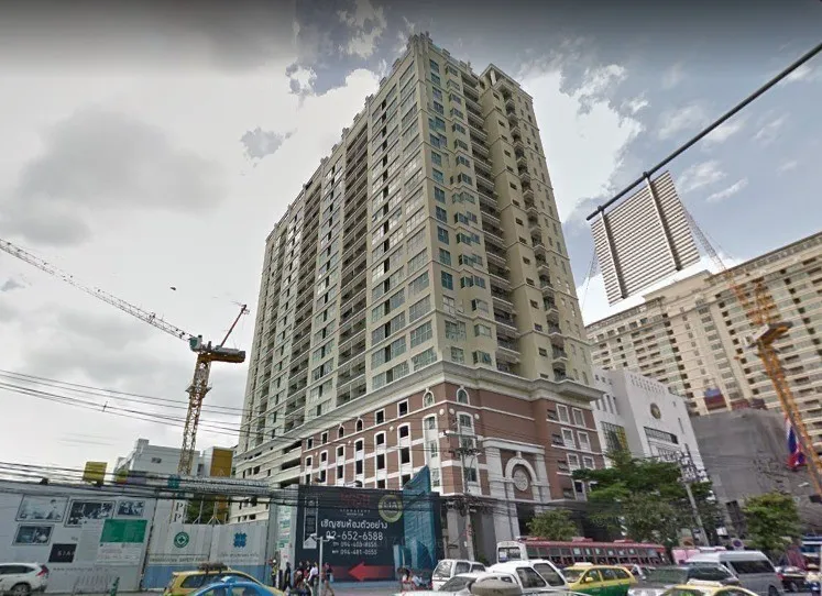 For rent: The Address Siam, 8th floor, large 2-bedroom, 2-bathroom unit with locked parking space. Don't miss out!