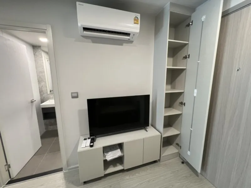 For rent Atmoz Oasis Onnut ห้อง เฟอร์นิเจอร์ตกแต่งพร้อมอยู่ เครื่องไฟฟ้าครบ ย้ายเลยจ้า อย่ารอช้า