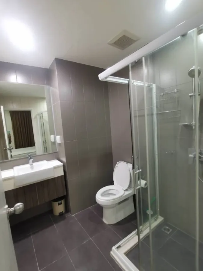 For sale, for rent!! Centric Ratchada-Huai Khwang Condo, 1st floor, fully furnished, convenient transportation, near the BTS, don't miss it!!