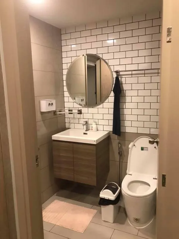 This room is not to be missed. Maestro Ratchada 19 condo is available for rent. fully furnished ready miss and regret instead