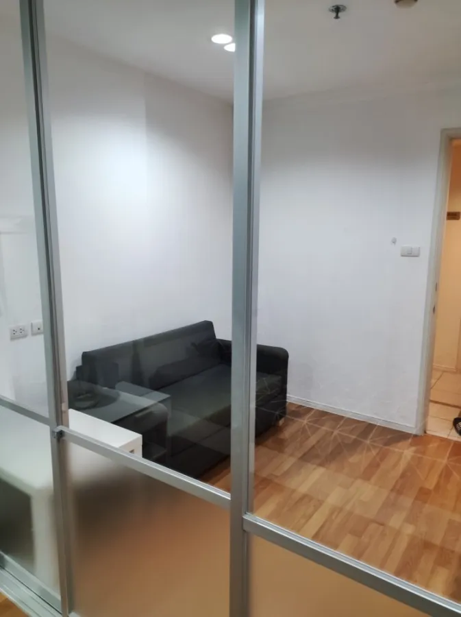 Rhythm Phahon-Ari for rent. This room has a great view, well furnished, plus a lot of storage. You need this room, don't miss it.