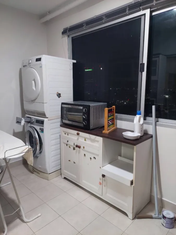 For rent/sae: Supalai Park Kaset, large room, no obstructing buildings, no direct sunlight, room stays cool, beautiful pool view, everything you need!