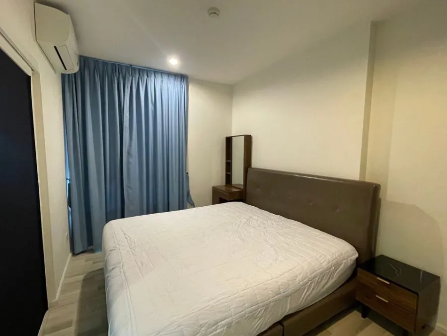 For rent: The key Sathorn-Charoenrat, 34th floor, very beautiful city view. The bed is soft and comfortable to sleep on. Hurry and reserve it.